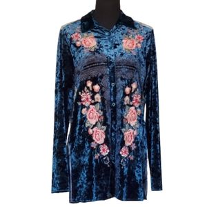 Andrée by Unit Shirt Velvet Floral Embroidered.‎